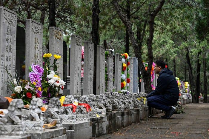 Trung Quốc dùng AI 'hồi sinh' người chết, tạo cơ hội cuối cùng để nói lời tạm biệt - Ảnh 1.